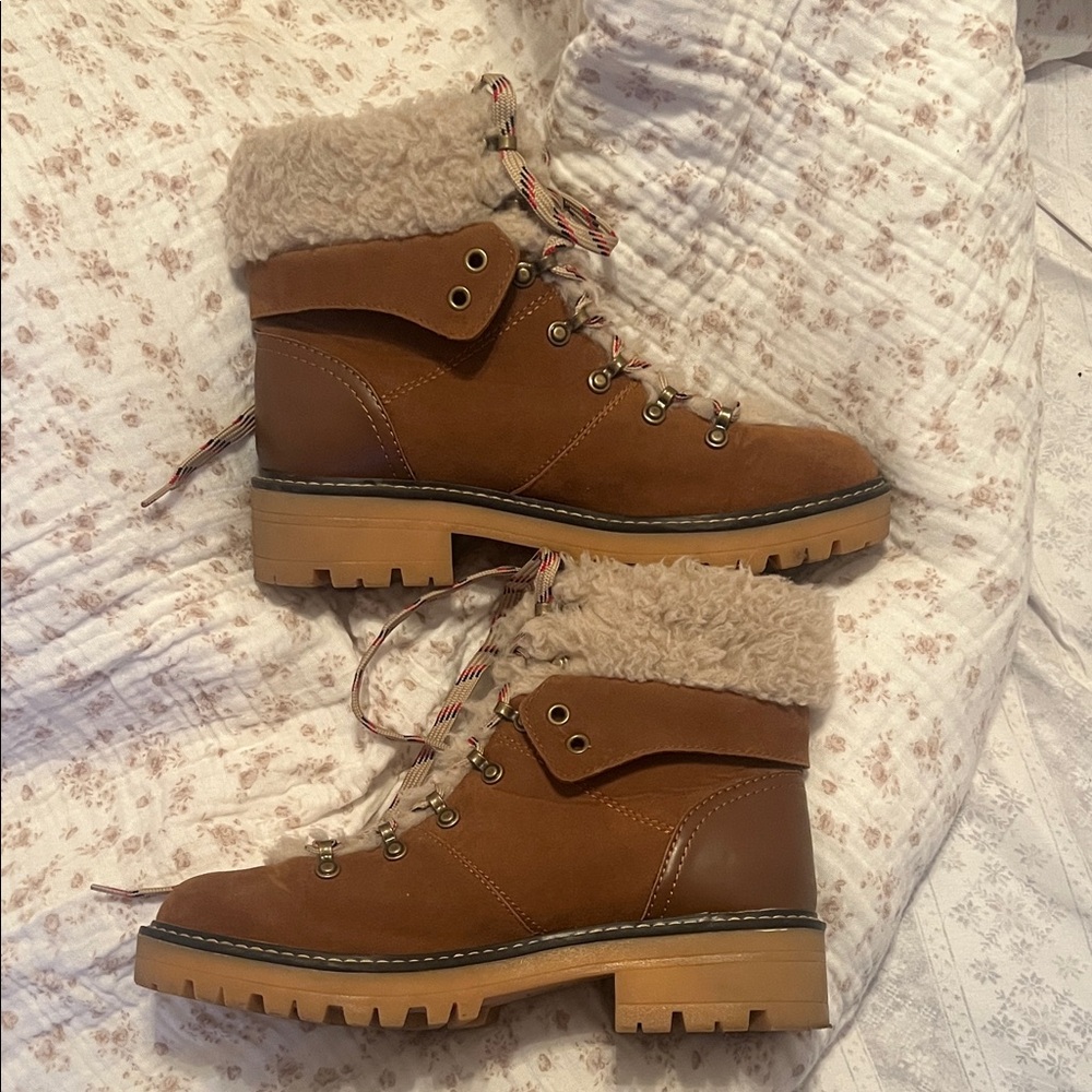 Women's Tan Shearling-Lined Boots 9